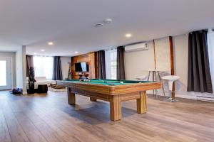 Modern Townhouse with Rooftop Deck, Montreal
