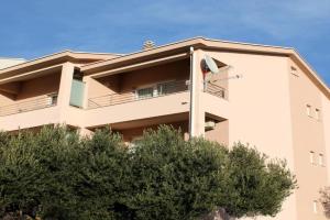 Apartment 15475d, Gradac