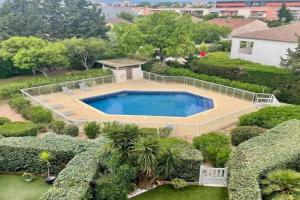Appartement avec terrasse à Fréjus, 70 m², piscine partagée Apartments, Frejus