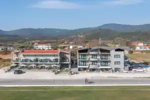 Vrahakia Apartments, Sarti