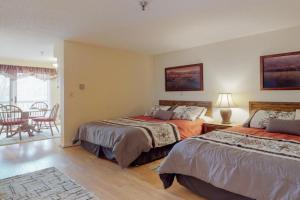 Wellington Manor, Wells