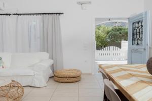 Harmonia House, Kamari
