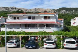Apartments Sersic, Baska