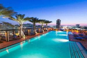 Rent in LYFE Resort, Hollywood