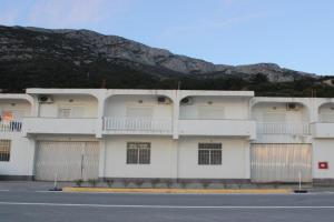 Apartments with a parking space Gradac, Makarska - 15628, Podaca
