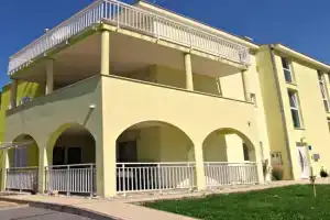 Apartment 15656b, Rastozza