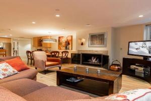 Ski In Ski Out condo with Access to Mountain Apartments, Vail