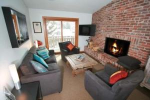 Condo 100 Yards to Gondola One Apartments, Vail