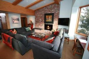 Condo with Vaulted Ceiling & Spectacular Mountain Views Apartments, Vail