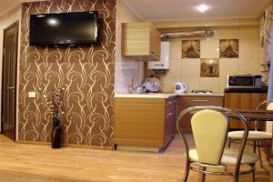 -studio na prospekte Aleksandra Polia "Parizh" (Studio apartment on Oleksandra Polia "Paris"), Dnipropetrovsk