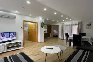 Dani apartment, Rednek