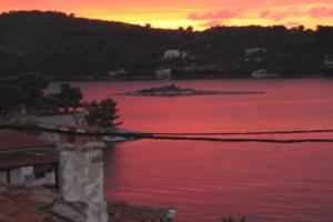 Plakes Suites, Skiathos Town