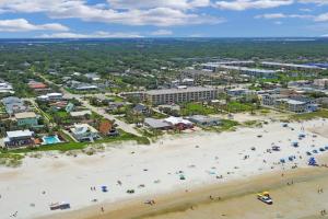Inviting beach house - walk to beach, shopping & dining, Saint Augustine Beach