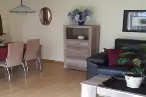 100m2 big apartment private garden and pool/ 100m2 gran apartamento jardin privado y piscina / Acogedor apartamento en zona tranquila y agradable, Cambrils