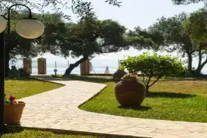 Renata Rooms & Studios, Barbati