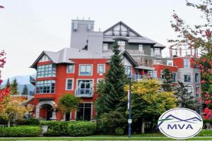 Alpenglow Lodge by MVA, Whistler