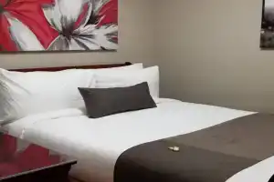 2-Bedroom Apartment #30A by Amazing Property Rentals, Ottawa