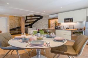 Luxury Apt Petra in 400 year old stone house 4+2, Split