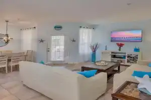 NEW 2bed2bath condo - BEACH - FREE Wi-Fi and Parking Apartments, Clearwater