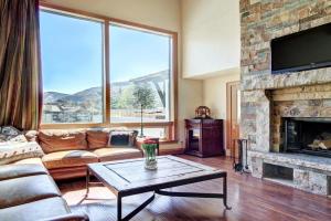 2 BR Condo at The Lodge at View of Gore Range, Vail