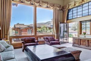 3 BR Condo at The Lodge at with Pool, Hot Tub, Vail