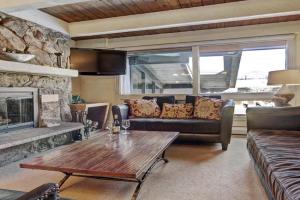 Modern 2 BR Condo Lodge at, Walk to Gondola, Vail
