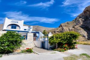 Onar Rooms & Studios, Perissa