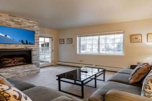 Nine Road Easy Access to Gondola Apartments, Vail