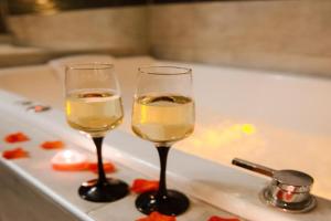 La Suite Romantique avec Jacuzzi au Cœur de Apart-hotel, Perpignan