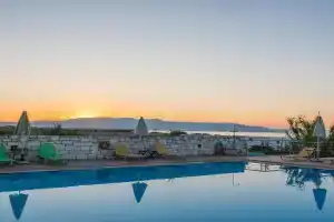 Christiana Apartments, Maleme