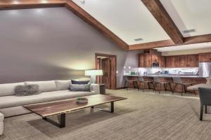 Zalanta 313 Apartments, Stateline
