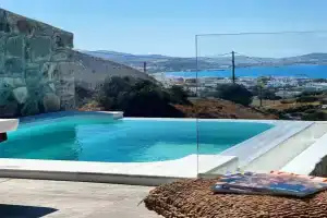 Milesian Suites, Adamas