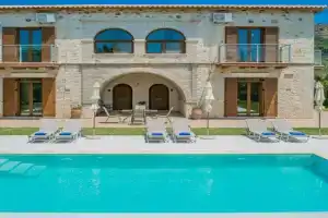 Green Stone Villa, Argasi