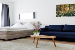 BLISSE by ROCKCHAIR Apartments l SUPERHOST Status l 5 Schlafzimmer 3 Bäder 3 Balkone l Family & Business Flair welcomes you!, Berlin