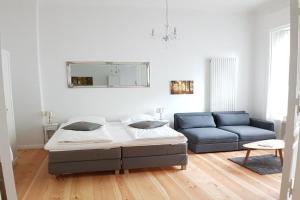 LANG Re by ROCKCHAIR Apartments l SUPERHOST Status l 2 Bedrooms Boxspringbeds in City Center - Cozy Family & Business Flair welcomes you!, Berlin