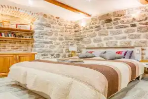 Kotor Bagus - Cozy Boutique Old Town Studio with Seaview Terrace, Kotor