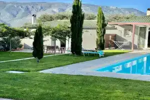 Pool Guesthouse, Korinthos