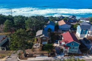 Beach house with a park, Lincoln City