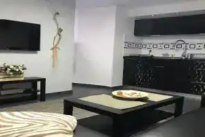 Cozy modern apartment near the sea in city center, Netanya