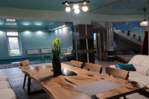 Dom u morya s basseynom i saunoy Apartments, Odessa