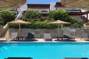 Southern Dreams Apartments, Gennadi