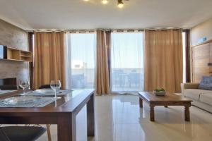 Radiant Sliema Apartments & Penthouse with Jacuzzi, St Julians