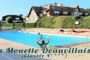 CADRE EXCEPTIONNEL: Duplex Classé 4**** Tennis, Piscine, Parking, Linge inclus, WIFI, Matériel BÉBÉ, proximité CENTRE Apartments, Deauville