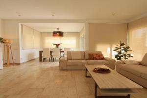 Beach House, Castelldefels