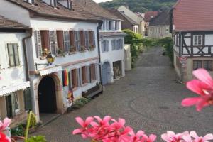 Haus Wasmuth - Ferienwohnung DORFPLATZ Apartments, Neustadt an der Weinstrasse