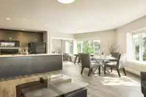 SoLo Suites, Victoria