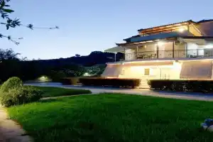 Thea Studios, Finikounta