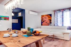 Lido's Garden Apartment, Lido