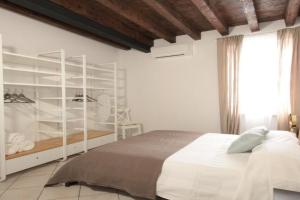 INTERNO 4 - central cozy new flat Apartments, Desenzano del Garda