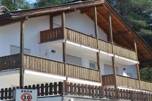 Max 's Apartament, Siusi